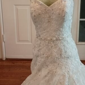 Elegant White Lace Wedding Dress